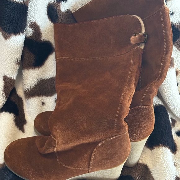 Bjorndal Lyndall suede sherpa lined wedge boots, size 9.5 - Picture 3 of 8